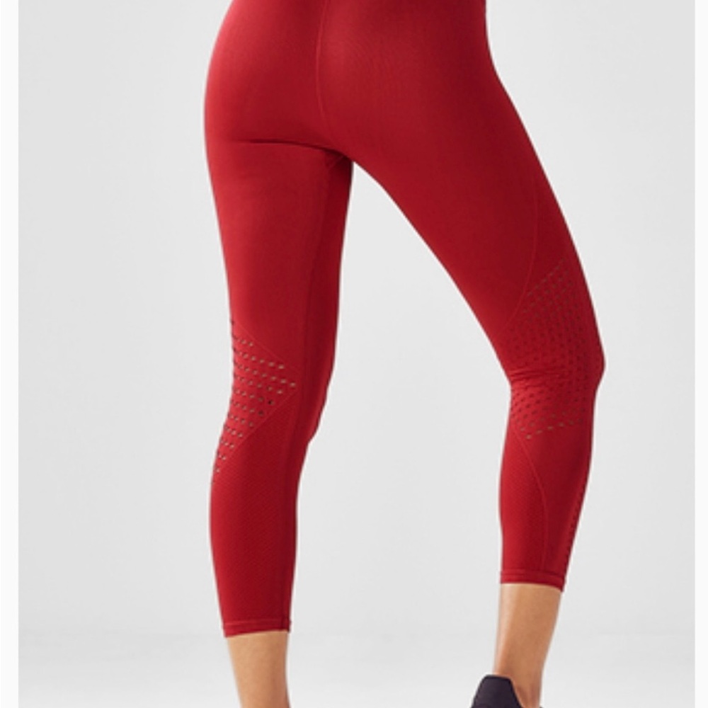 Fabletics Vibrant Red Seamless Mid-rise Capri